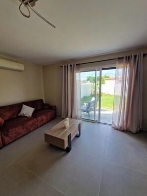 Smart TV - New house & close to the beach (Le Muy)