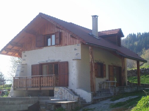 Country/mountain house, close to the 7 laux ski resort and hiking trails