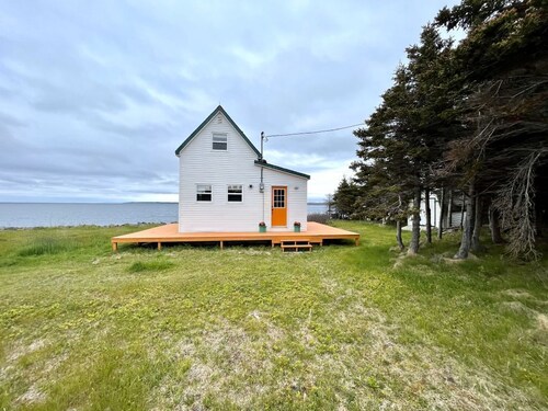 Take it easy at this tranquil getaway, only steps from the beach!