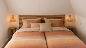 2 bedrooms, travel cot, free WiFi