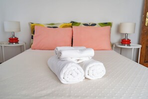 4 bedrooms, iron/ironing board, WiFi, bed sheets