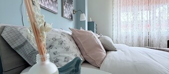2-bedroom apartment in charming Roma with WiFi, AC Biancal'aura Home