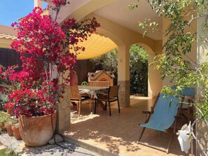 Outdoor dining - Modern 3 Bedroom Villa with Pool close to Sitges (Olivella)