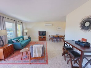 Smart TV - Sunshine on La Paloma! Charming Beachside 2-bedroom house in Daytona Beach! (Daytona Beach)