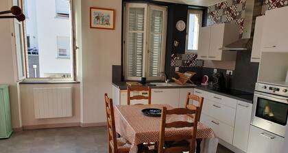 Bright, spacious cocoon 5 min from station