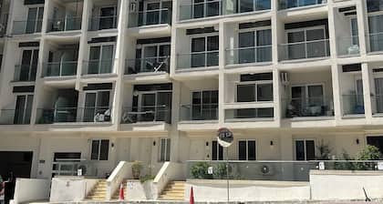 Charming 2-bedroom apartment with WiFi, AC in amazing Il-Gżira
