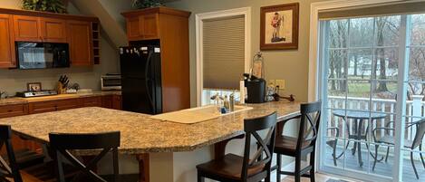 Kühlschrank, Mikrowelle, Herdplatte, Geschirrspüler