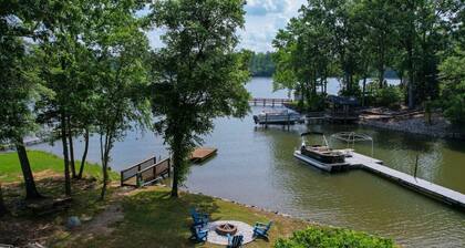 Lounge on Lakewood | Sleeps 10 | Lakefront!