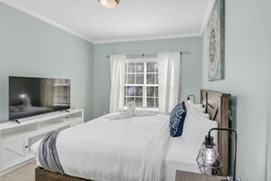 4 bedrooms, desk, iron/ironing board, free WiFi