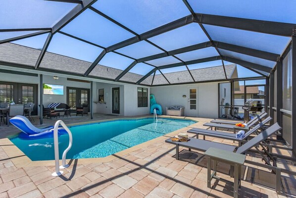 A heated pool - Home Run Pool home in Cape Coral (Cape Coral)