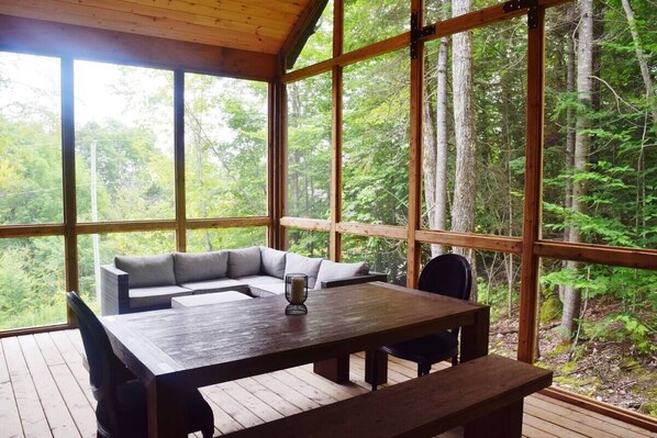 Interior - Mountain escape close to ski trails and slopes. Access to water (Saint-Donat-de-Montcalm)