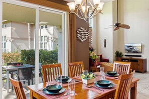 Dining - Townhouse with pool & golf course views (Waikoloa Village)