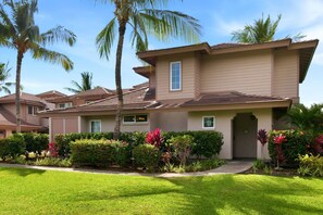 Exterior - Townhouse with pool & golf course views (Waikoloa Village)