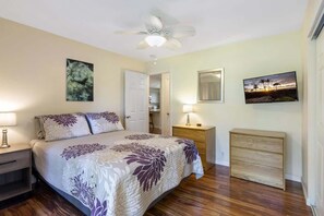 2 bedrooms, iron/ironing board, WiFi, bed sheets - Waikoloa retreat with BBQ & pool access (Waikoloa Village)