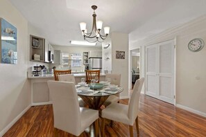 Dining - Waikoloa retreat with BBQ & pool access (Waikoloa Village)