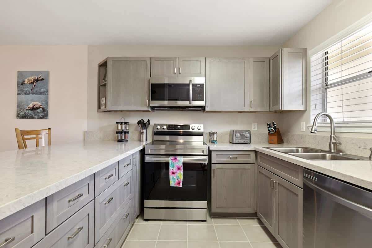 Geladeira, micro-ondas, fogão, cooktop