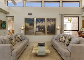 テレビ、書斎 / ワークスペース