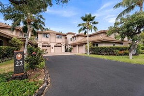Exterior - Townhouse with pool, lanai & hot tub (Waikoloa Village)
