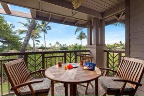 Outdoor dining - Townhouse with pool, lanai & hot tub (Waikoloa Village)