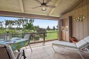 Outdoor dining - Peaceful 2BR retreat with pools & hot tubs (Waikoloa Village)