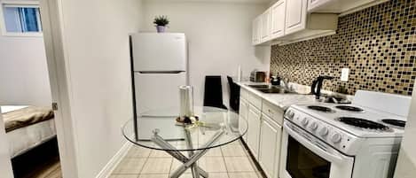 Refrigerador, microondas, horno y parrilla de estufa