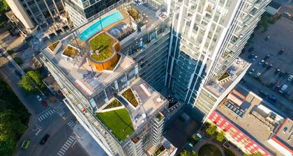 Luxurious Condo in Downtown Toronto