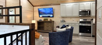 'The Bunkhouse' With Boat Friendly Circular Drive, Sleeps 12 with 6 Beds