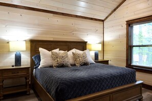 3 室のベッドルーム、WiFi (無料)、ベッドシーツ