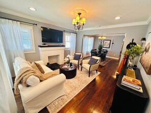Smart TV, fireplace