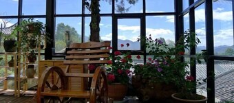 Lijiang Shu He Shangshanruoshui Inn