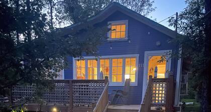 Cozy Cottage 1 block from Lake