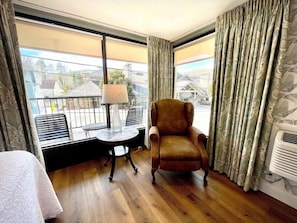 Habitación individual de lujo, 1 cama de matrimonio grande, vistas a la montaña | Escritorio, espacio para trabajar con un portátil, cortinas opacas