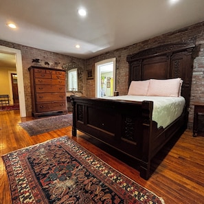 2 bedrooms, desk, free WiFi, bed sheets