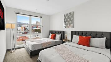 2 habitaciones, tabla de planchar con plancha, wifi y ropa de cama