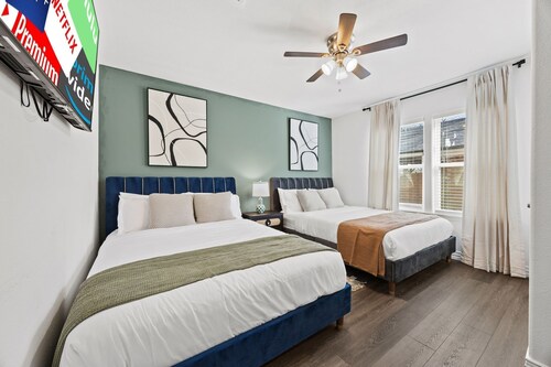 3Bed Home near Dtown Dallas with King Bed&Queen Beds+Free Parking+Fun Backyard