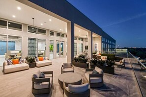 Outdoor dining - Resort-Style Living |  3 Bed, 2 Bath w Pool Views (Houston)