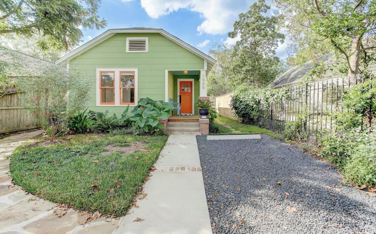 Dog Friendly Cottage Near Eats and Treats