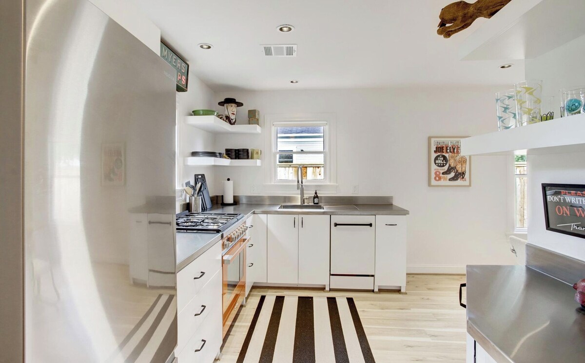 Photo 18 of Dog Friendly Cottage Near Eats and Treats