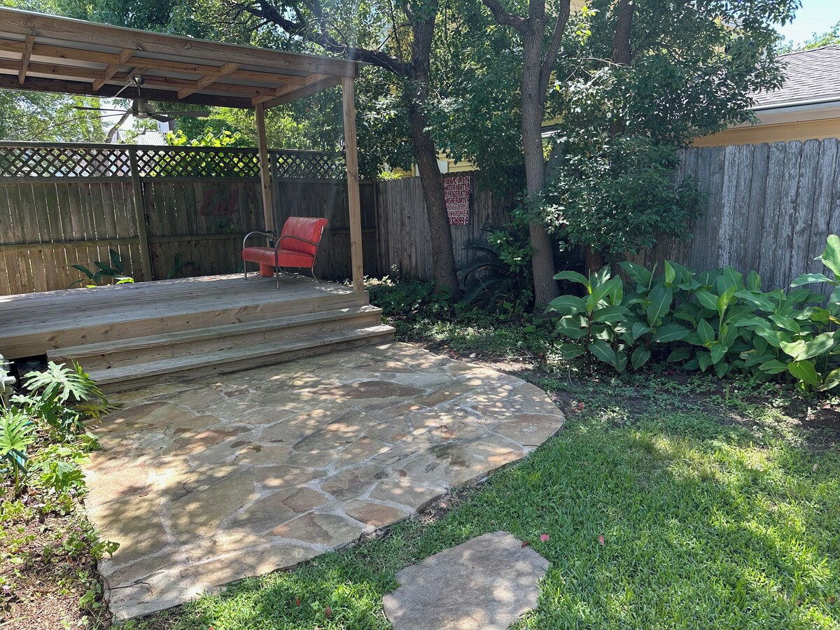 Photo 4 of Dog Friendly Cottage Near Eats and Treats