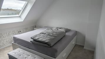 1 Schlafzimmer, Reisekinderbett, kostenloses WLAN, Bettwäsche