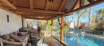 4BDs w/Tropical Outdoor Pool & Spa