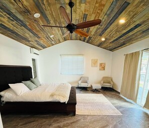 5 soverom, strykejern/-brett, wi-fi (inkludert) og sengetøy