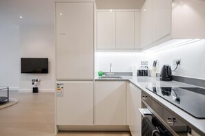 Appartement | Cuisine privée | Réfrigérateur, micro-ondes, four, plaque de cuisson