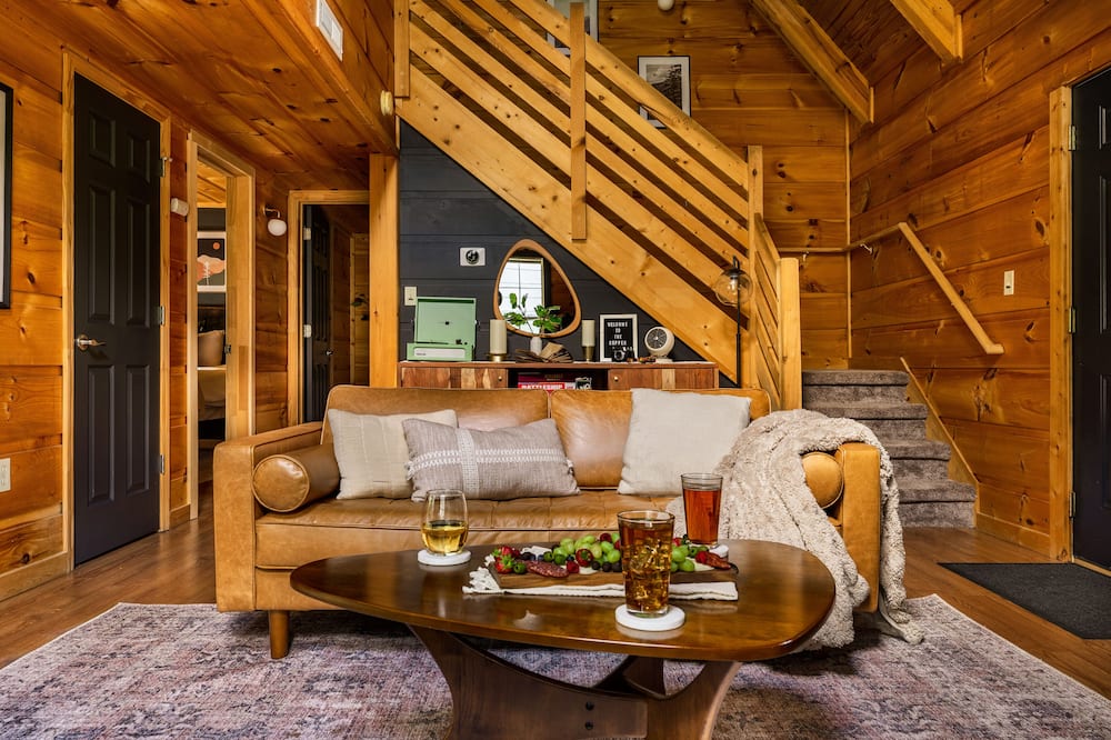 The Copper Bird Cabin