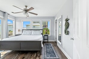 3 habitaciones, tabla de planchar con plancha y cuna de viaje 