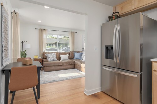 Cozy Cottage Near it All