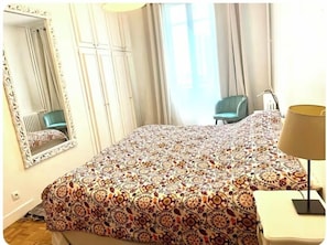 2 chambres, fer et planche à repasser, Wi-Fi, draps fournis