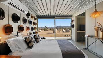 2 chambres, bureau, fer et planche Ă repasser, lit parapluie