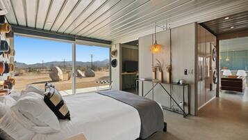 2 camere, una scrivania, ferro/asse da stiro, culla da viaggio