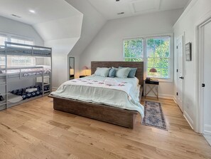 3 bedrooms, desk, iron/ironing board, travel cot
